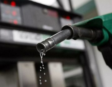 پیٹرولیم مصنوعات عوام کی پہنچ سے باہر، حکومت نے کمپنیوں اور ڈیلرز کو خوشخبری سنادی