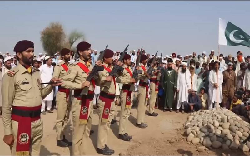 پشاور دھماکے میں شہید لانس نائیک عبدالرحمان فوجی اعزاز کے ساتھ سپرد خاک